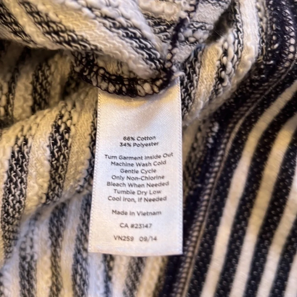 Talbots Woman’s Turtle Neck Sweater Size Medium - Picture 6 of 6